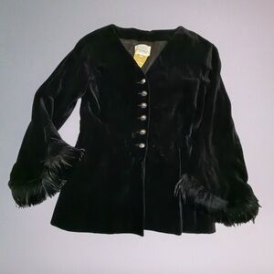 VINTAGE Elegant Black Velvet Women's Blazer with Feather Accents